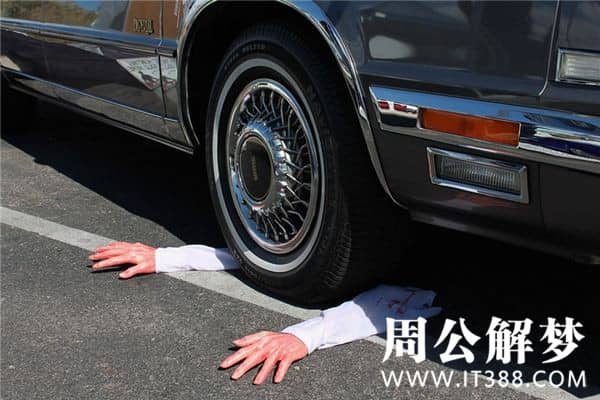 梦见别人开车撞死人是什么意思