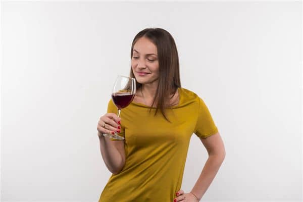 梦见喝葡萄酒