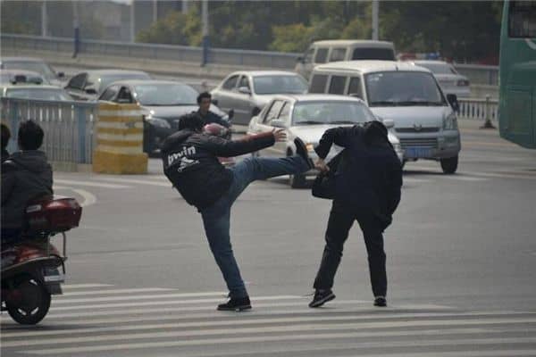 梦见被坏人打