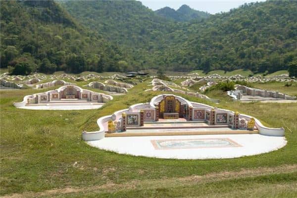 梦见三个棺材