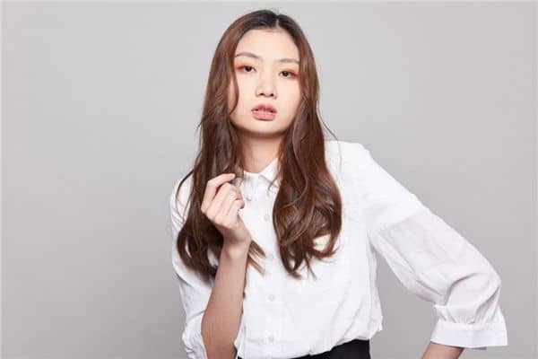 梦见乳房下垂
