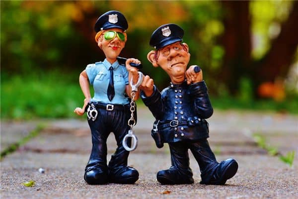 梦见警察站着
