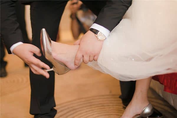 梦见穿鞋子是什么预兆