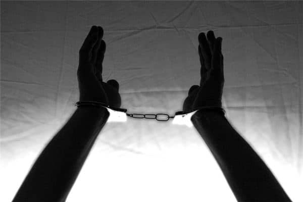 梦见偷东西被抓