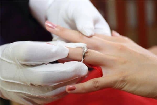 梦见被逼婚是什么意思