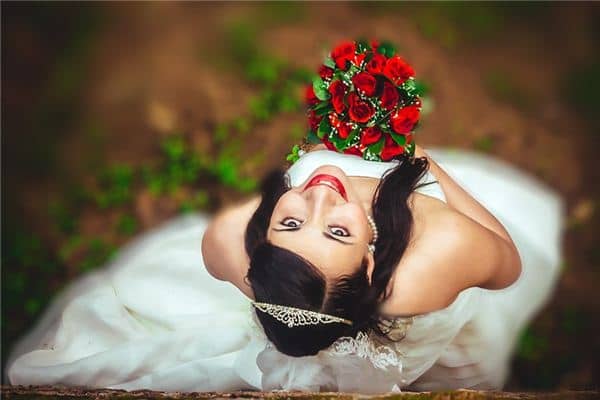梦见和别人结婚是什么意思