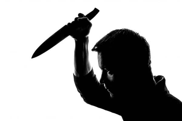 梦见背后被捅了一刀是什么意思