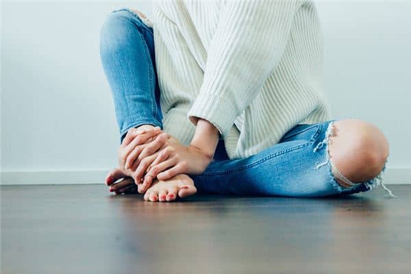 梦见女人自己裤子裂开是什么意思