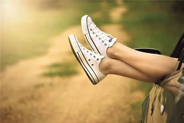 梦见别人的脚被砍断是什么意思