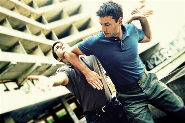 梦见跟别人打架是什么意思