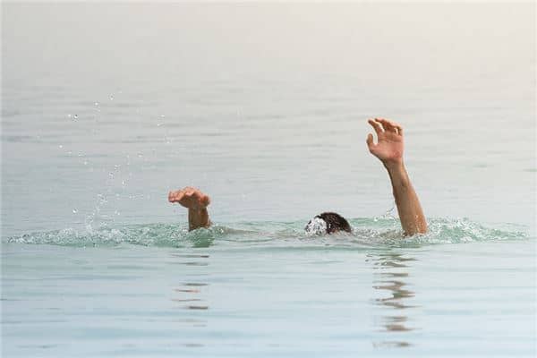 梦见水面漂浮的死尸是什么意思