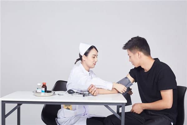 自己去看病
