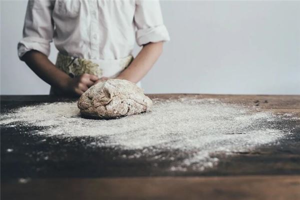 梦见一块大的生面团是什么意思