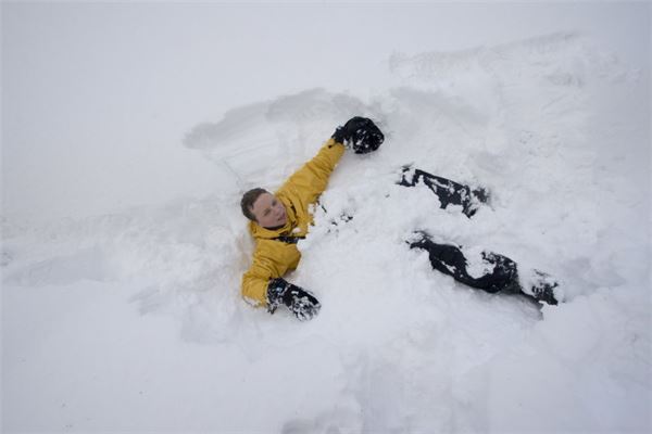 梦见在雪地里玩耍是什么意思