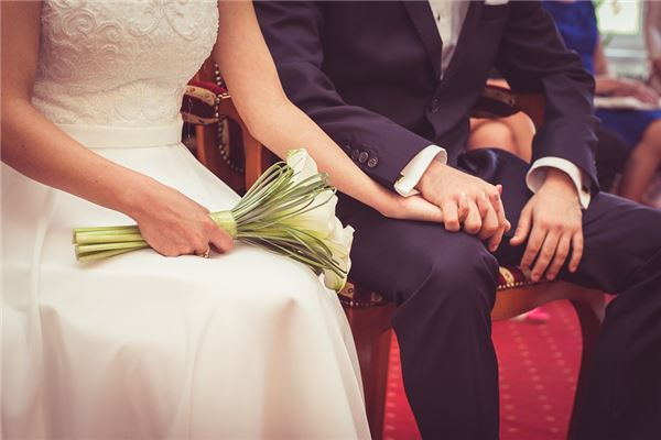 梦见晚上做梦结婚是什么意思