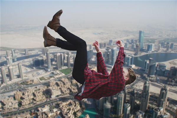 梦见从高处掉下来是什么意思