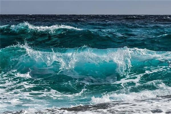 梦见大浪翻滚是什么意思