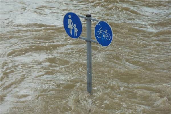 梦见洪水淹没道路是什么意思