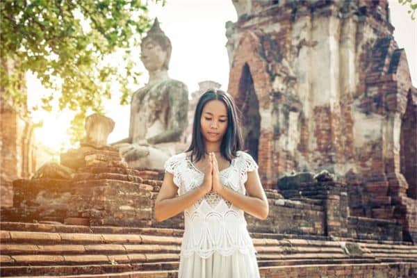 梦见女人念佛号驱鬼是什么意思