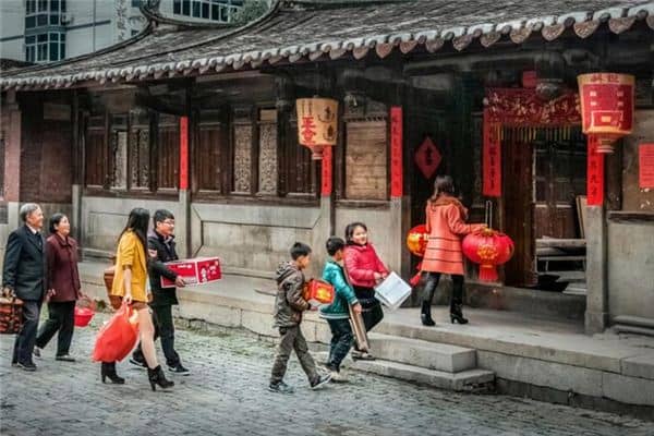 梦见家乡的人是什么意思