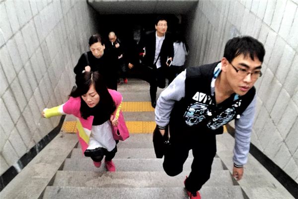 梦见着急赶路是什么意思