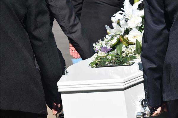 梦见抬棺材出殡是什么意思