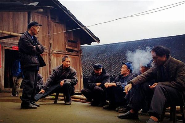 梦见很多人聚在一起是什么意思