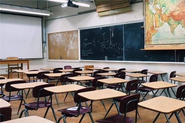梦见学校：犯人入校，出狱有望