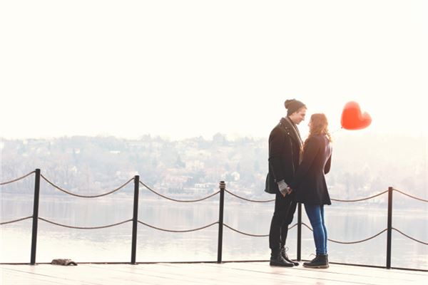 已婚女人梦见和不认识的男生拍拖