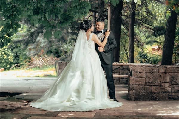 梦到和陌生男人结婚