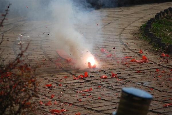 梦到了放爆竹是什么意思