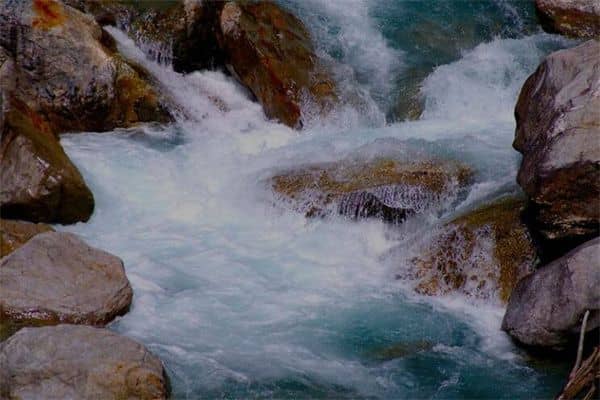 梦见水流湍急会是什么意思